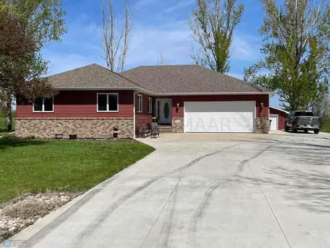 1012 63rd Ave N, Moorhead, MN 56560