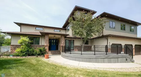 908 Dolores Dr, West Fargo, ND 58078
