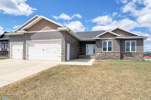 3613 54 St S, Fargo, ND 58104