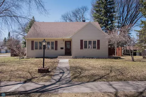 1321 15th St S, Moorhead, MN 56560