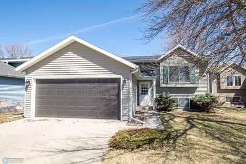 3739 10 St N, Fargo, ND 58102