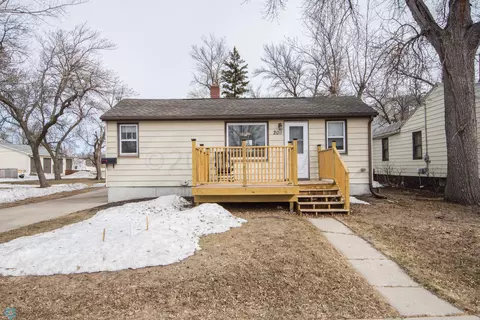 206 2 Ave W, West Fargo, ND 58078