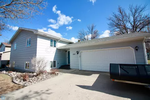 255 Crescent Dr, Breckenridge, MN 56520