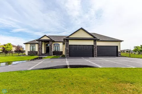 1925 Burlington Dr, West Fargo, ND 58078