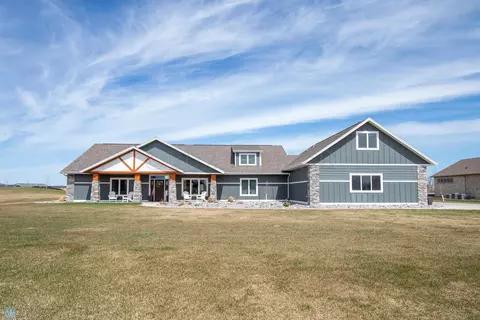 6581 Alivia Ave, Horace, ND 58047