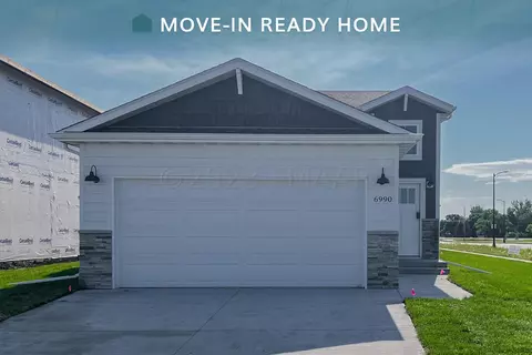 6990 Meadow View Dr S, Fargo, ND 58104