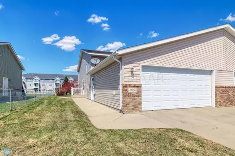 1824 41st Ave S, Moorhead, MN 56560