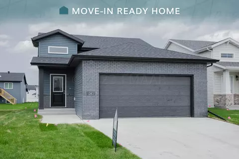 1282 Rachel Dr W, West Fargo, ND 58078
