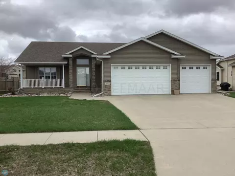 3642 Fillmore St S, Fargo, ND 58104