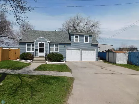 2001 2 Ave S, Fargo, ND 58103