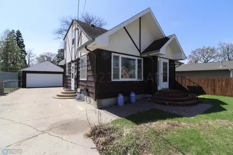 1534 8 Ave S, Fargo, ND 58103
