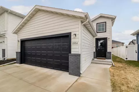 1554 66 Ave S, Fargo, ND 58104
