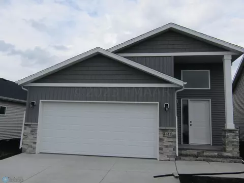 4417 19 St S, Moorhead, MN 56560