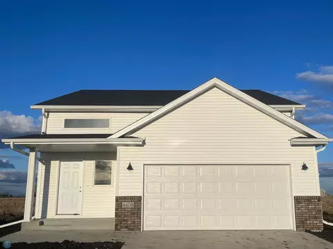 6608 Thomas St, Horace, ND 58047
