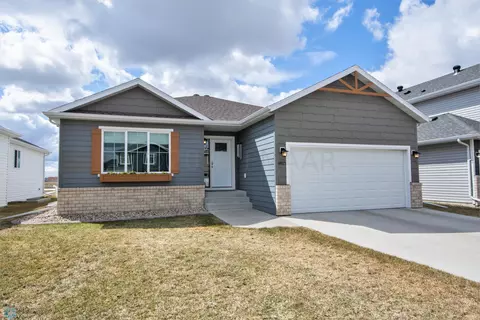 6913 17 St S, Fargo, ND 58104