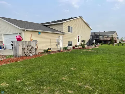5286 49 Ave S, Fargo, ND 58104