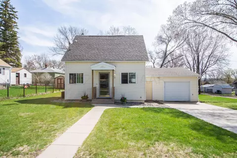 744 5th Ave NW, Valley City, ND 58072