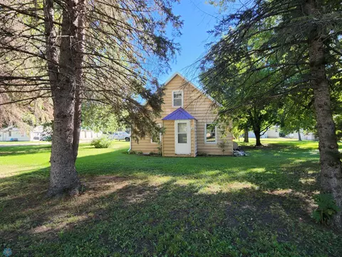 113 1 Ave W, Hunter, ND 58048