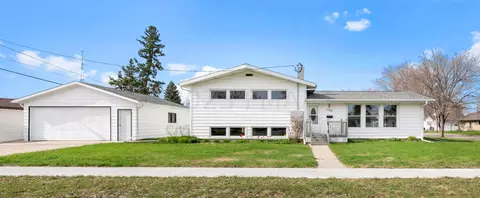 1536 10th Ave N, Moorhead, MN 56560