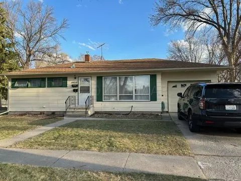 1432 18 Ave S, Fargo, ND 58103