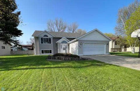 2618 33 Ave S, Fargo, ND 58104