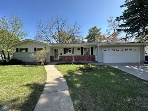 109 14th Ave S, Moorhead, MN 56560