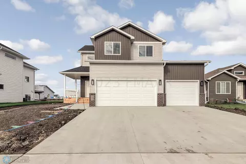 7339 28 St S, Fargo, ND 58104