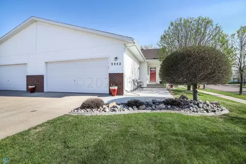 3352 30 Ave S, Fargo, ND 58103