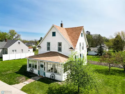 321 Curry Ave, Detroit Lakes, MN 56501