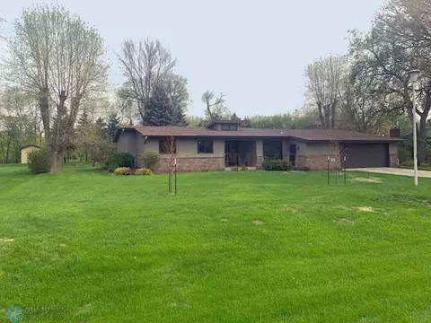 7165 Woodland Cir, Horace, ND 58047