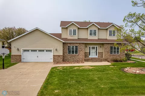3462 Birchwood Ct S, Fargo, ND 58104