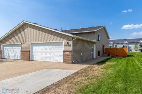 1718 41st Ave S, Moorhead, MN 56560