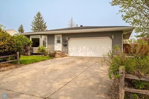 2005 15 Ave S, Fargo, ND 58103