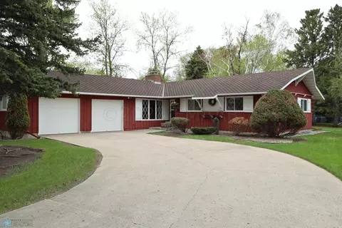 1823 7 St S, Fargo, ND 58103