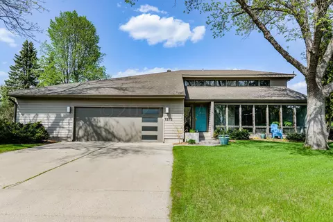 1375 Elm Cir N, Fargo, ND 58102