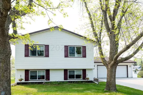 3011 17th Ave S, Moorhead, MN 56560