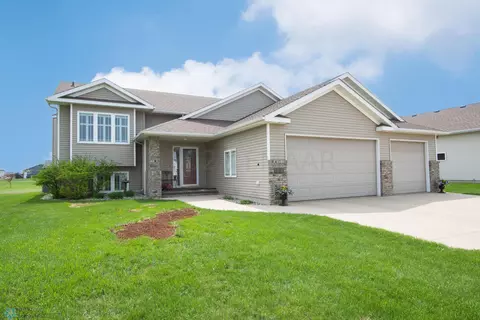 3216 46 Ave S, Fargo, ND 58104