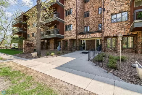 420 6 Ave S # 401, Fargo, ND 58103