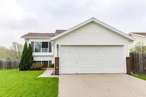 3342 39th St S, Moorhead, MN 56560