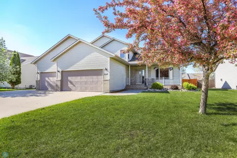1517 55th Ave S, Fargo, ND 58104