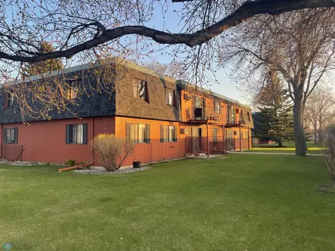2301 Demores Dr S UNIT 7, Fargo, ND 58104