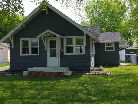 316 12th St N, Moorhead, MN 56560