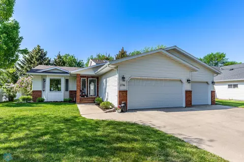 2716 38 Ave S, Fargo, ND 58104