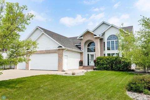 704 12 St SE, Barnesville, MN 56514