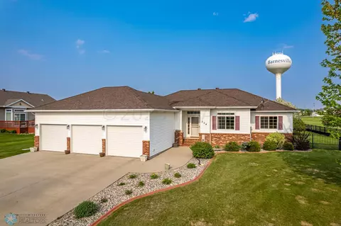 204 11 St NE, Barnesville, MN 56514