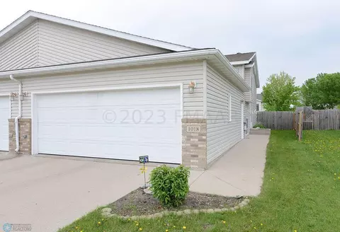 1018 35th Ave S, Moorhead, MN 56560