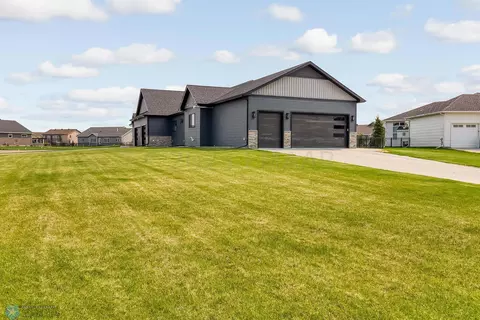 802 Eagle Ct, Mapleton, ND 58059 photo 3