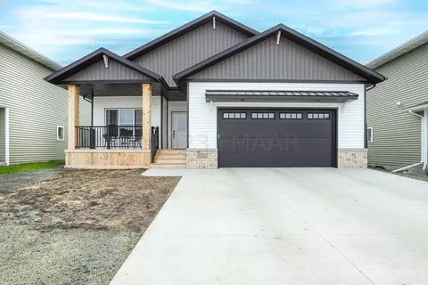 6021 Martin Ln W, West Fargo, ND 58078