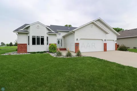 3500 Westmoor Dr, Moorhead, MN 56560