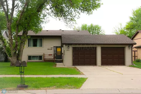 3025 21st St S, Fargo, ND 58103